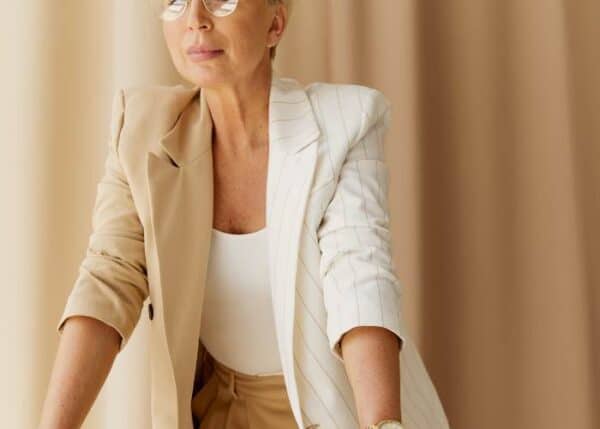 Spiritual business coach creating an online course with Soul Awakening Academy’s Create, Build & Launch a Profitable Online Course program.