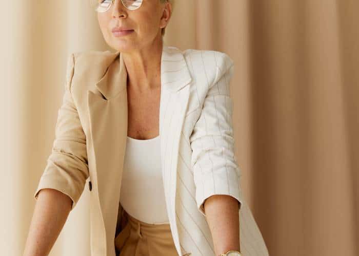 Spiritual business coach creating an online course with Soul Awakening Academy’s Create, Build & Launch a Profitable Online Course program.